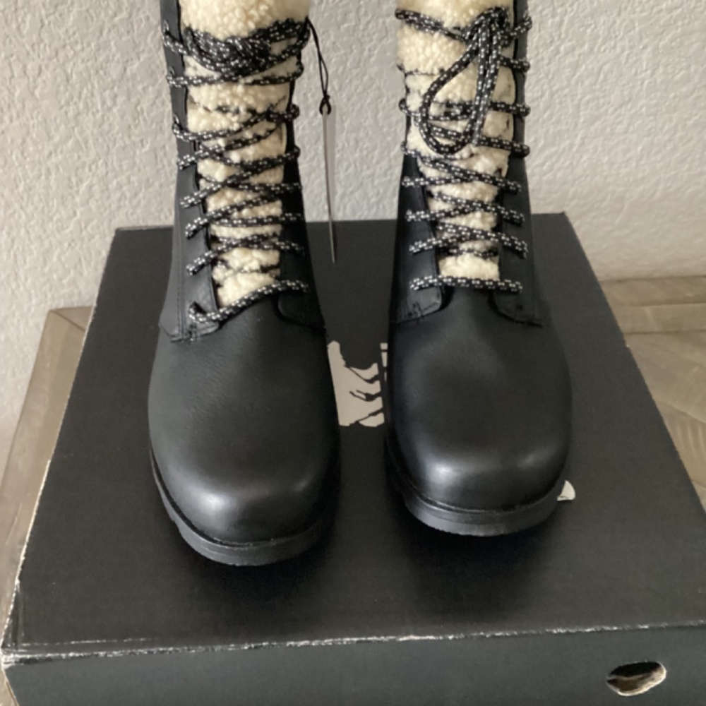 SOREL Emelie Genuine Shearling Short Lace-Up Boot (Women), size 8 - Picture 7 of 9